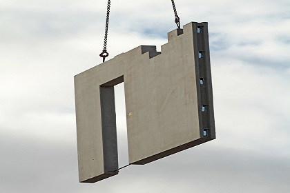Betonfertigteil in der Luft