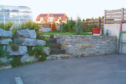 Wurfsteinmauer im Garten